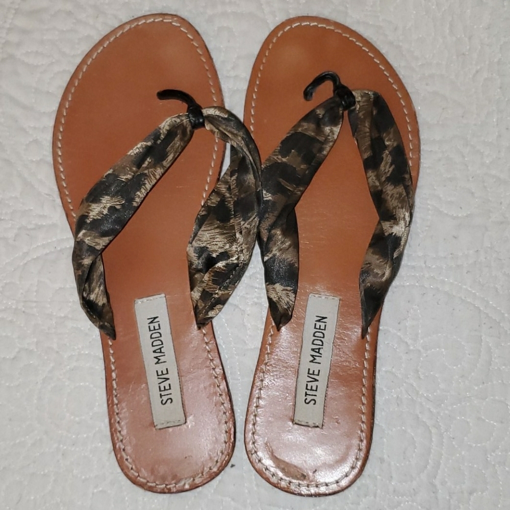 Steve madden leopard flip flops